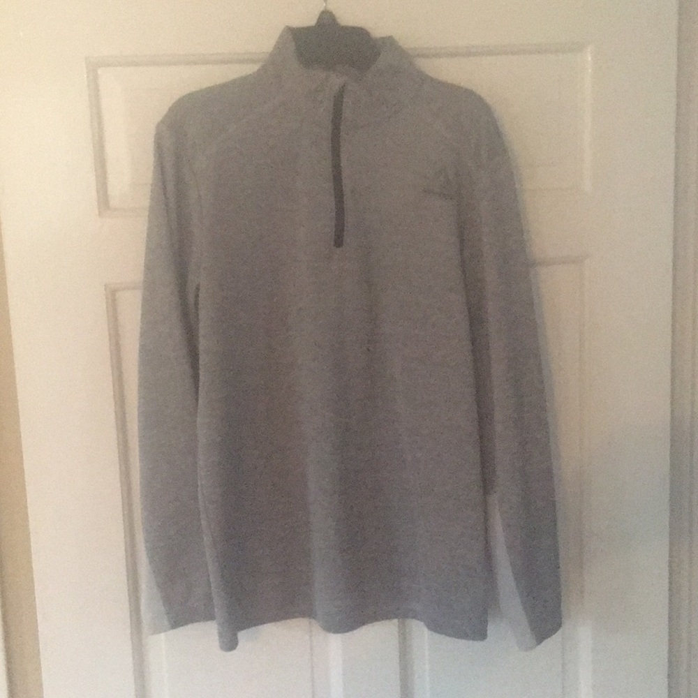 Reebok small pullover
